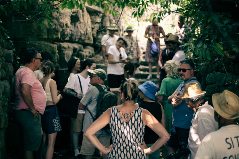 Foule autour de la scène