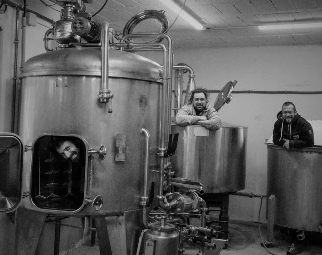Vue de l'atelier de la Brasserie L'Ale'Ouët, à Chirols en Ardèche
