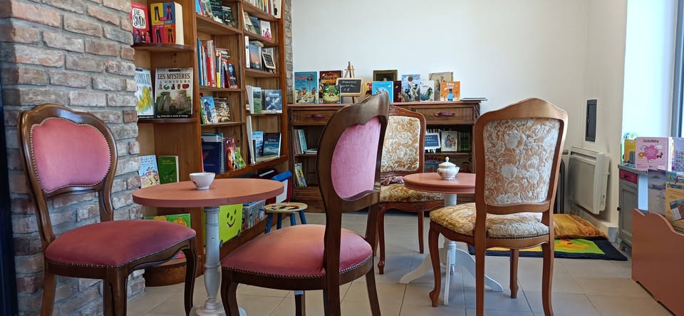 Devanture de Ma p'tite bouquinerie, librairie indépendante à Joyeuse en sud-Ardèche