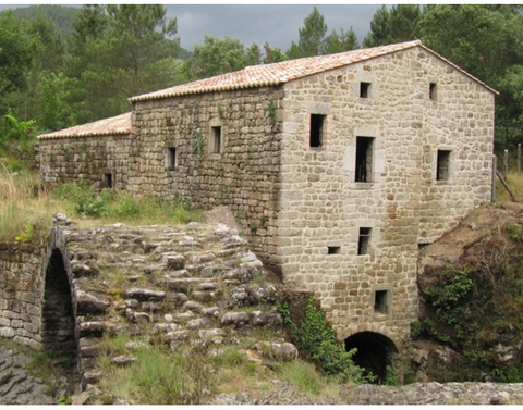 Moulin Dupuy et la dernière arche du pont sur l'Alune, Saint-André-Lachamp